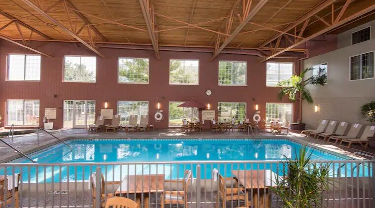 Hampton Inn Холланд Экстерьер фото