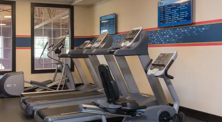 Hampton Inn Холланд Экстерьер фото